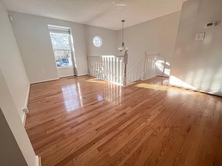 1524 Woodcrest Dr — Photo 3