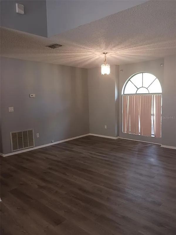3 bed, 2.0 bath, 1468 sqft, $2,300 — Photo 3