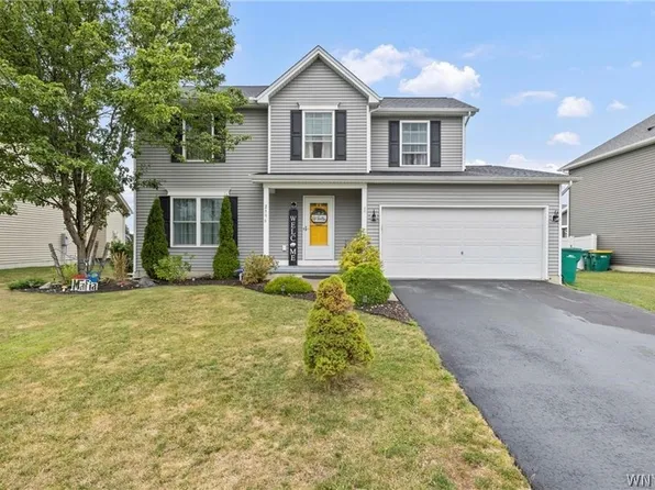 2396 Hobblebush Ln, Lake View, NY 14085