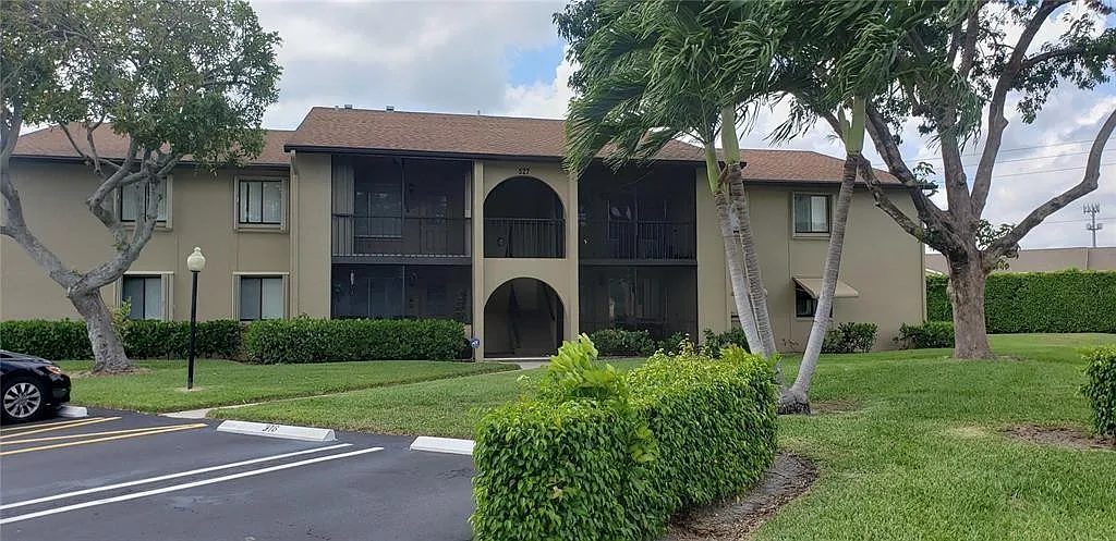 Building Photo - 527 Shady Pine Way #A2