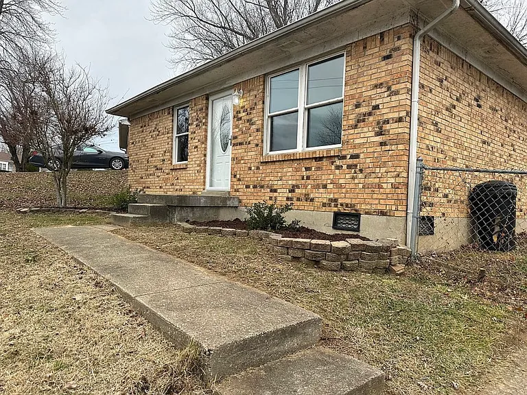 112 Donna Ave — Photo 2