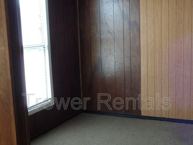 1010 Center Ave — Photo 4