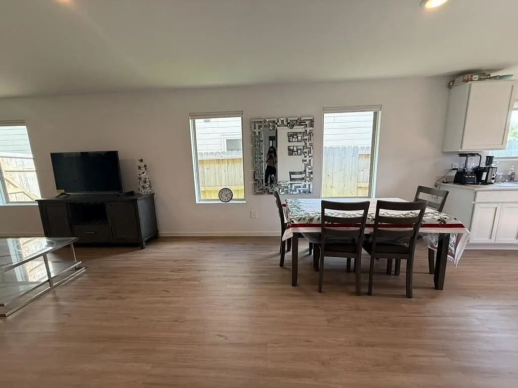 3 bed, 2.0 bath, 1230 sqft, $1,750 — Photo 2