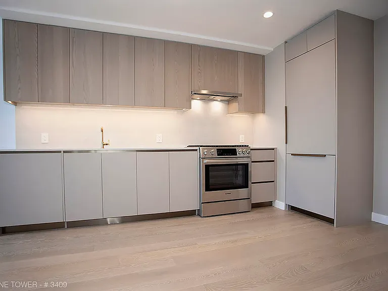 3 Court Sq #3409 — Photo 10