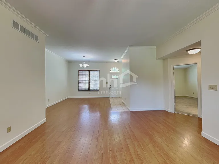 559 Prince Dr — Photo 7