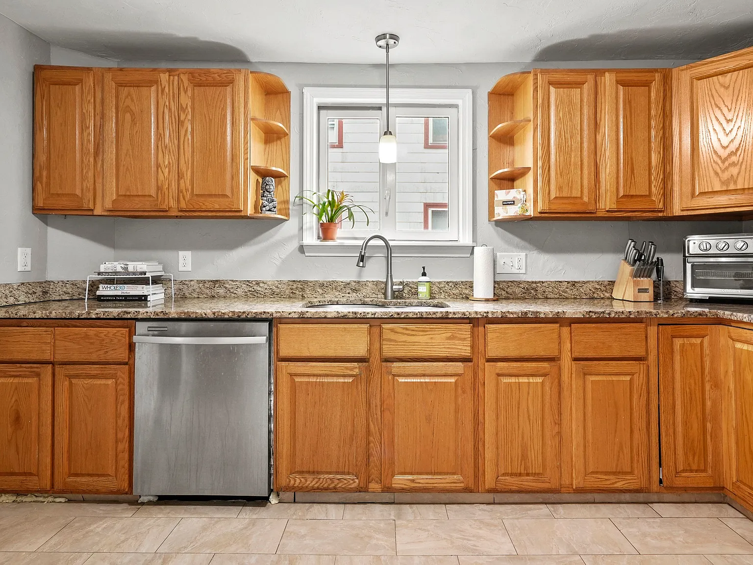 2 bed, 755 sqft, $2,600 — Photo 3