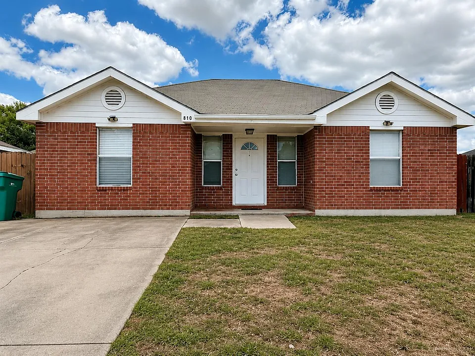 810 W Falcon Ave