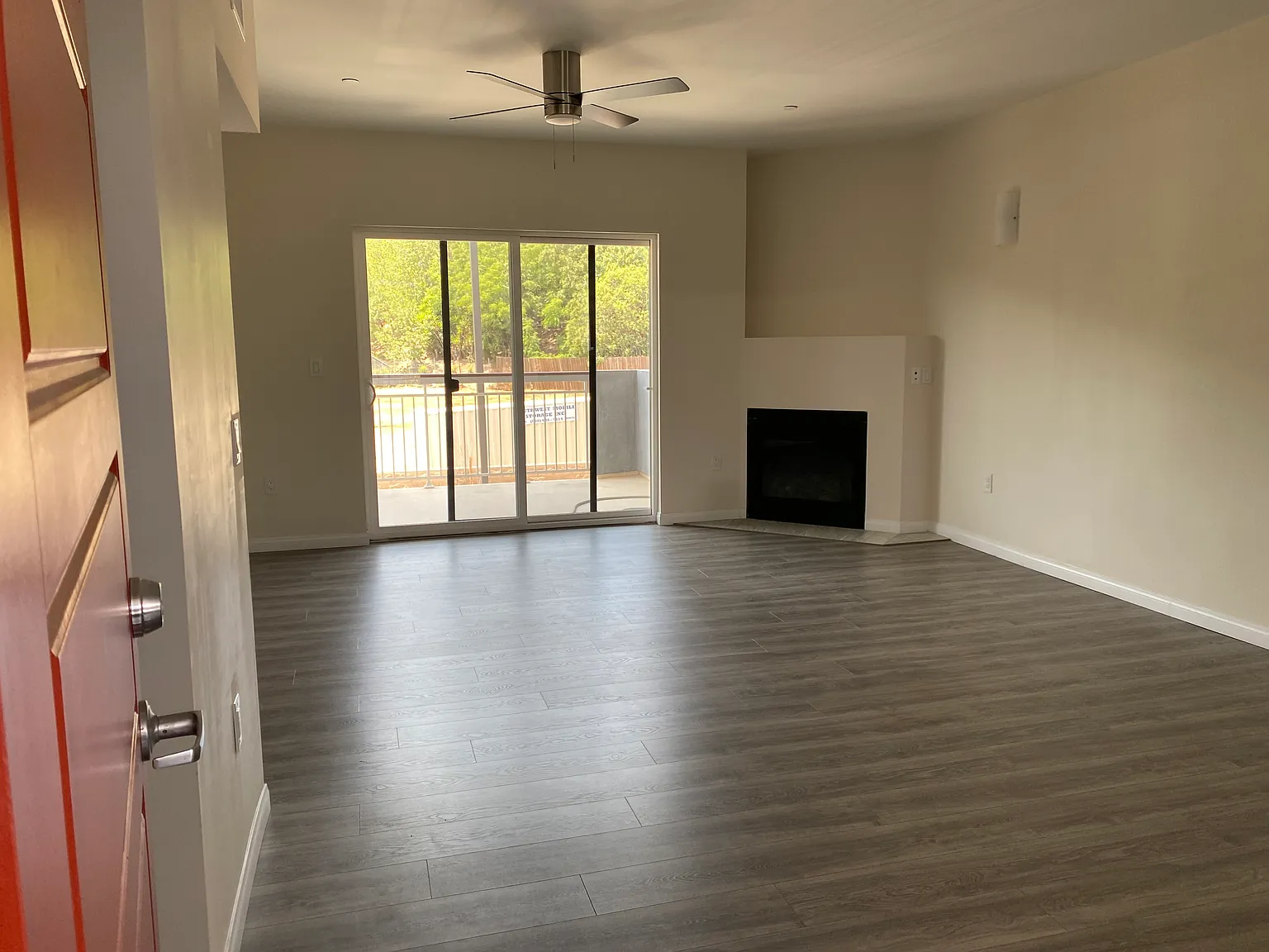 2 bed, 1300 sqft, $3,100 — Photo 2