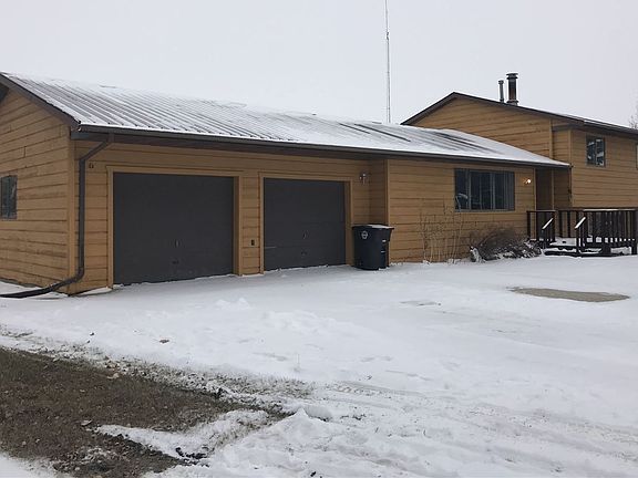 2nd image of 701 Horseshoe Dr