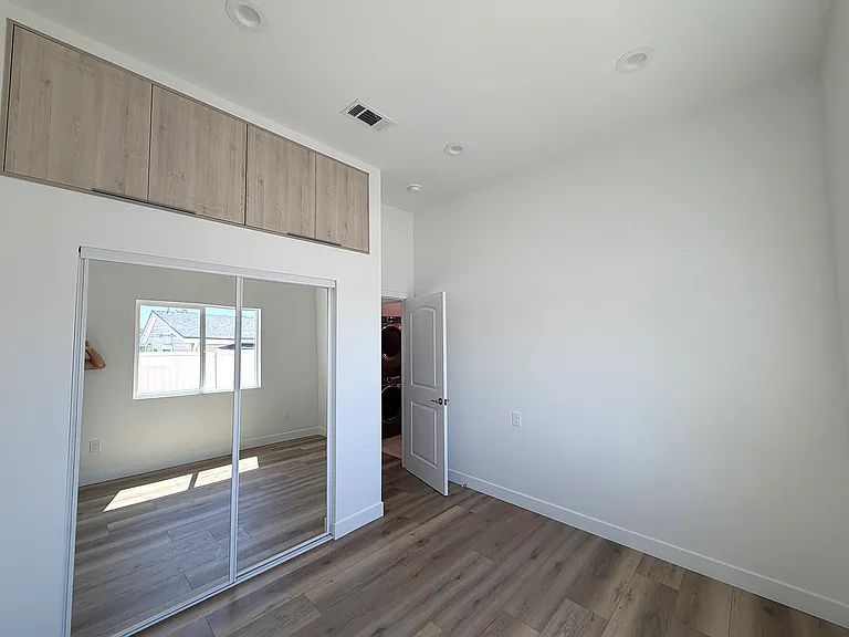 7219 1/2 Summitrose St — Photo 4