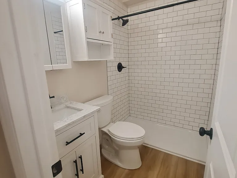 525 W 8th St #6 — Photo 13