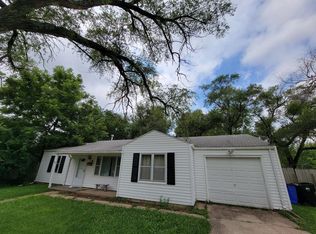 2301 SW Eveningside Dr, Topeka, KS 66614