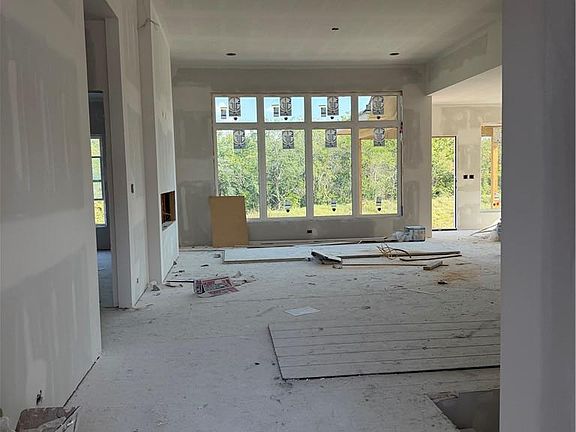 3rd image of 831 Reed Dr