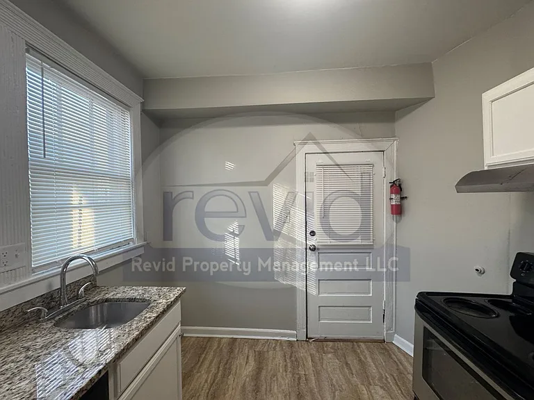 220 S. Cleveland St — Photo 28
