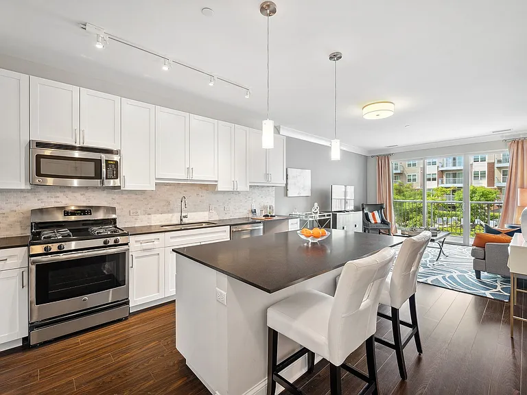 Deerfield_interior_kitchen living room 19