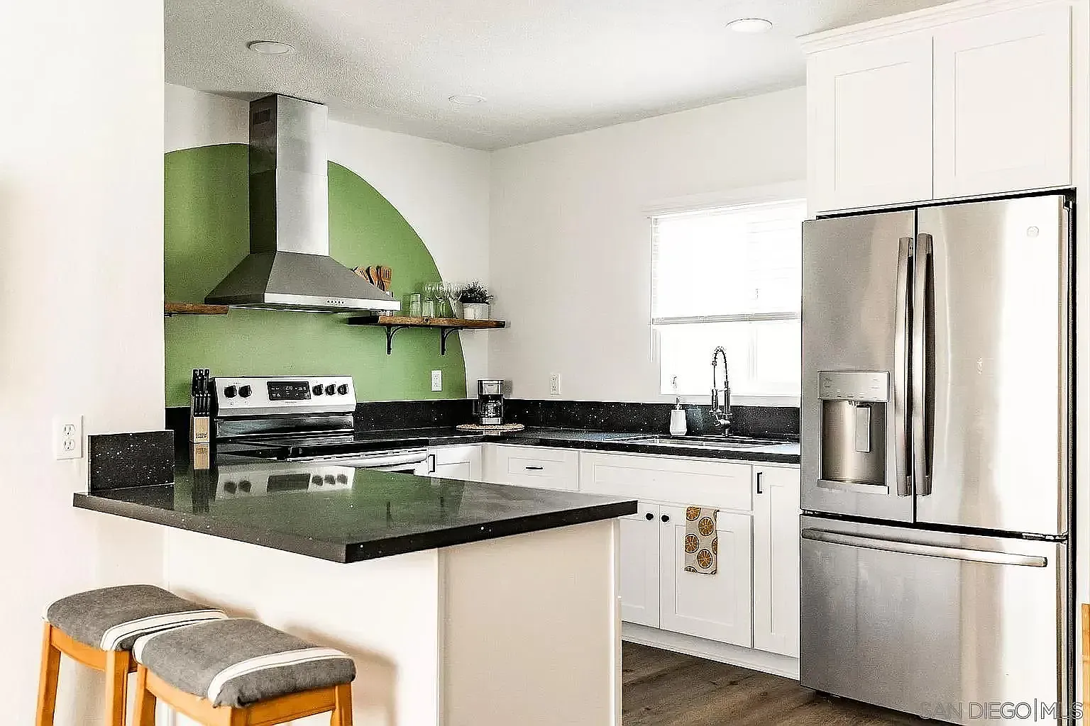 1 bed, 500 sqft, $2,200 — Photo 2