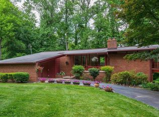 9002 Glenbrook Rd, Fairfax, VA 22031