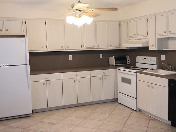 4th image of 6191 SW 37th St APT 115