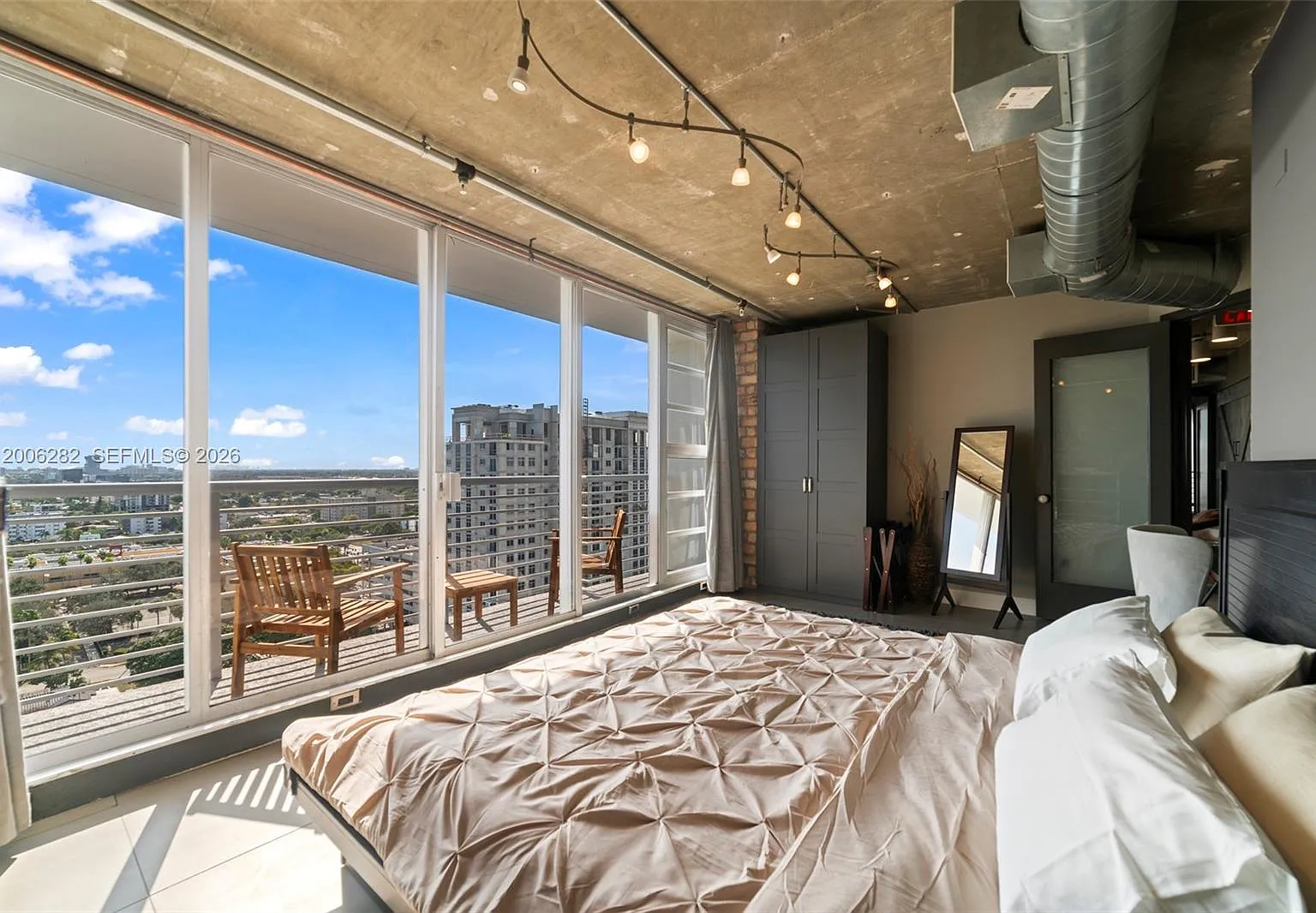 Home Tower Condo — Photo 3