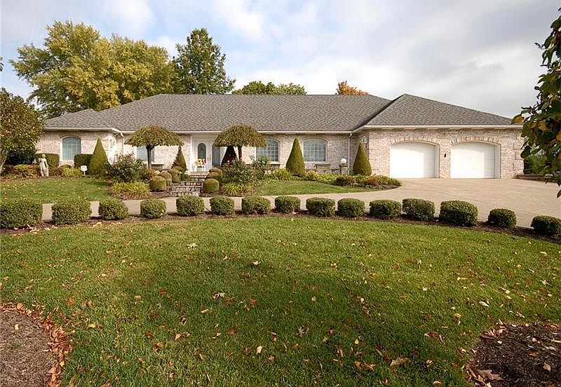 1st image of 96 Farmview Dr