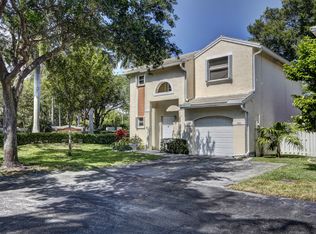 9800 NW 2nd St, Plantation, FL 33324