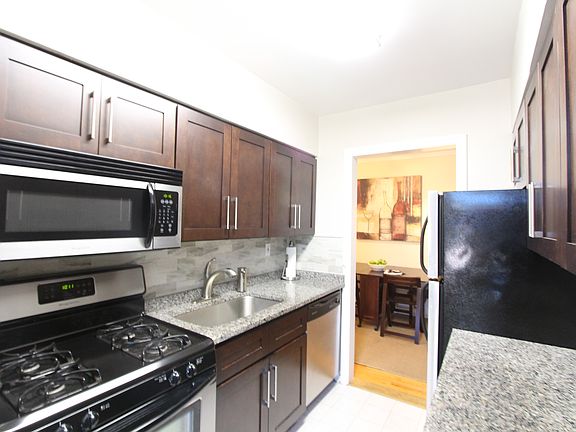 4th image of 11 Bryant Cres APT 2L