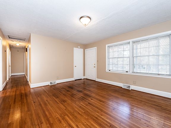 5th image of 3900 Glenville Ave