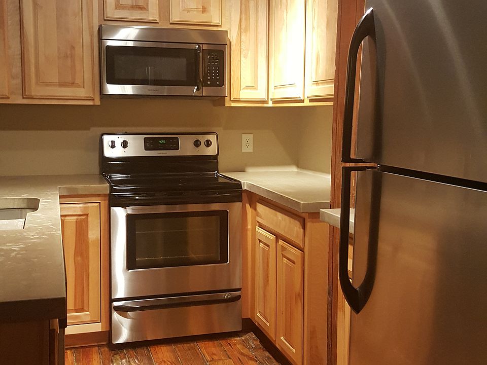 Loaded kitchen with lots of cabinet space!