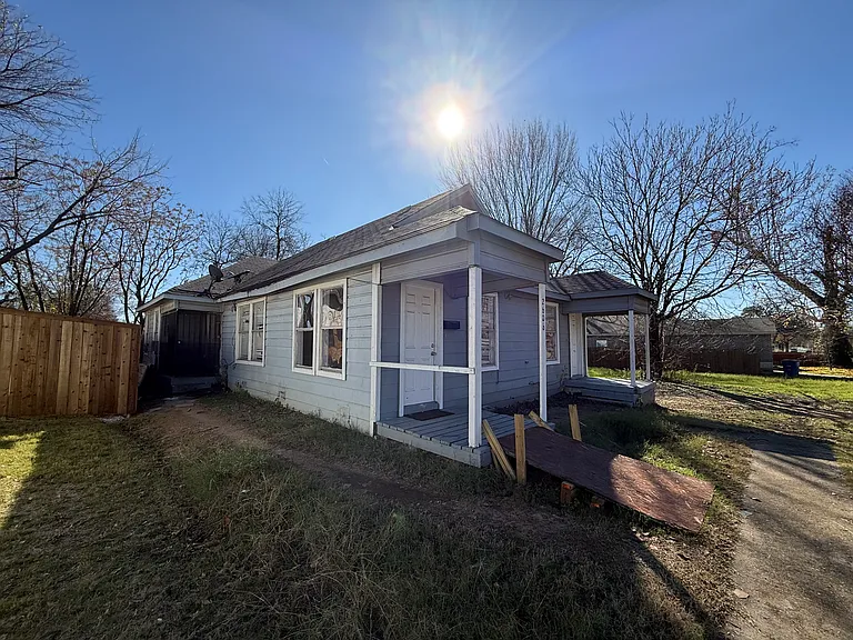 2606 Eugene St — Photo 2