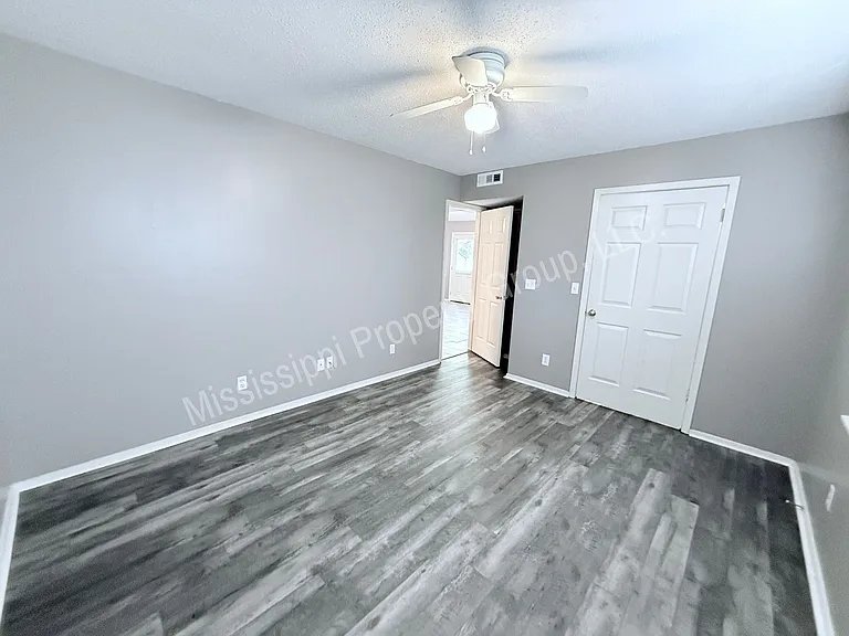 1 Woodward Pl — Photo 7