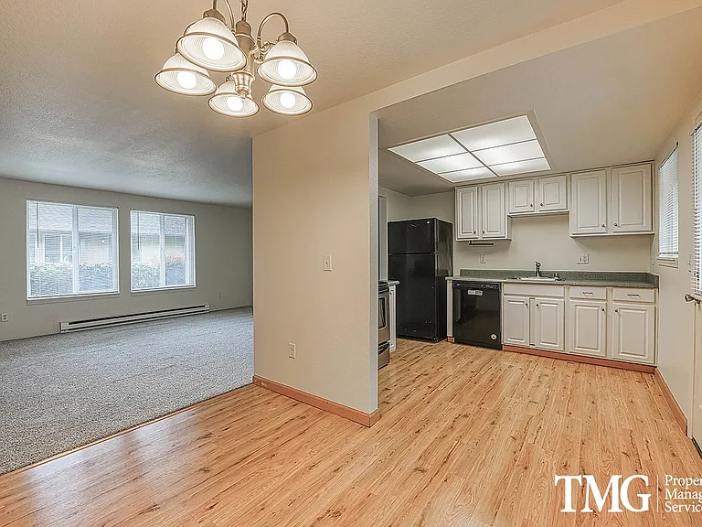 3903 E 18th St #13 — Photo 7
