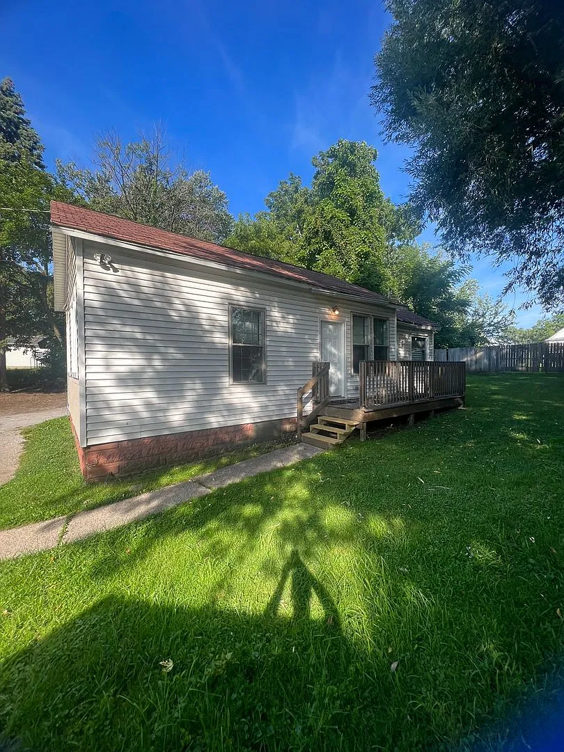 340 E 3RD — Photo 2