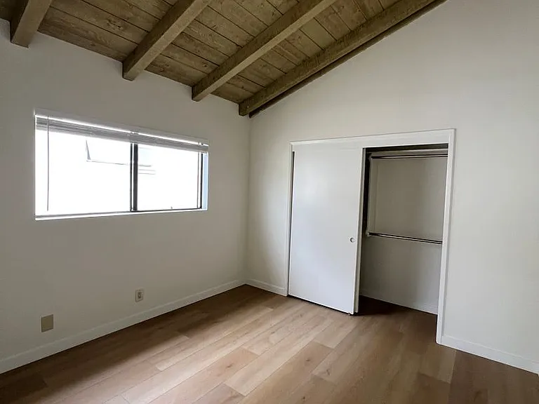 1505 E Balboa Blvd #B — Photo 17