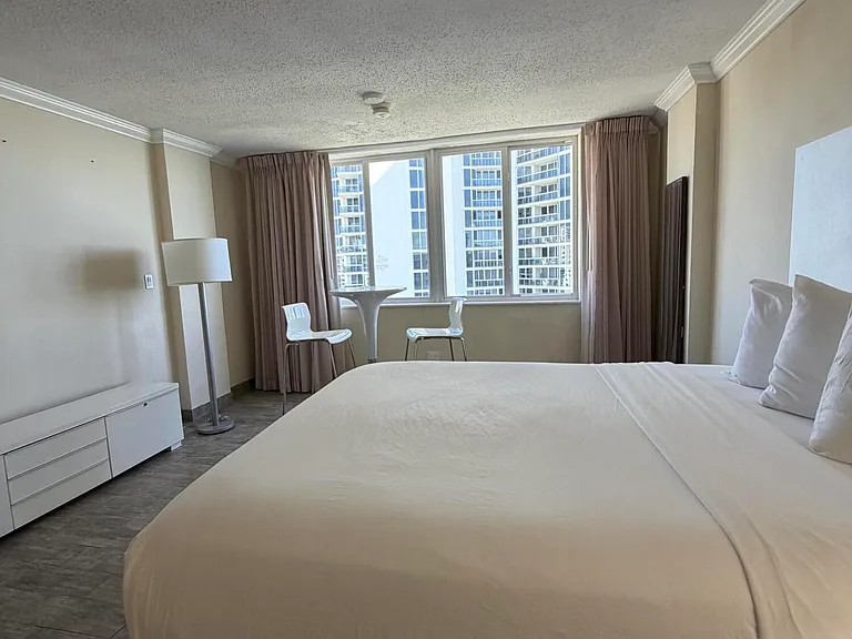 19201 Collins Ave #1122 — Photo 7