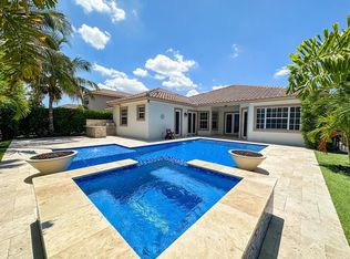 9821 Lakeview Ln, Pompano Beach, FL 33076