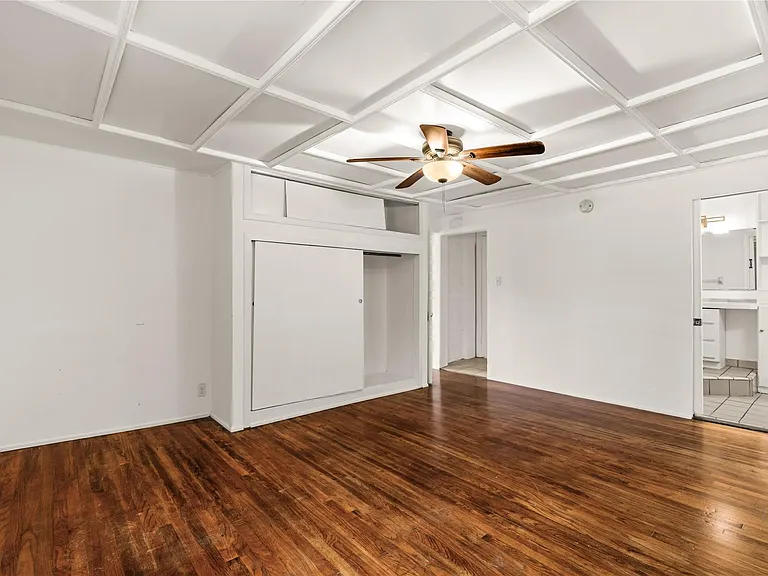 2202 W Main St — Photo 16