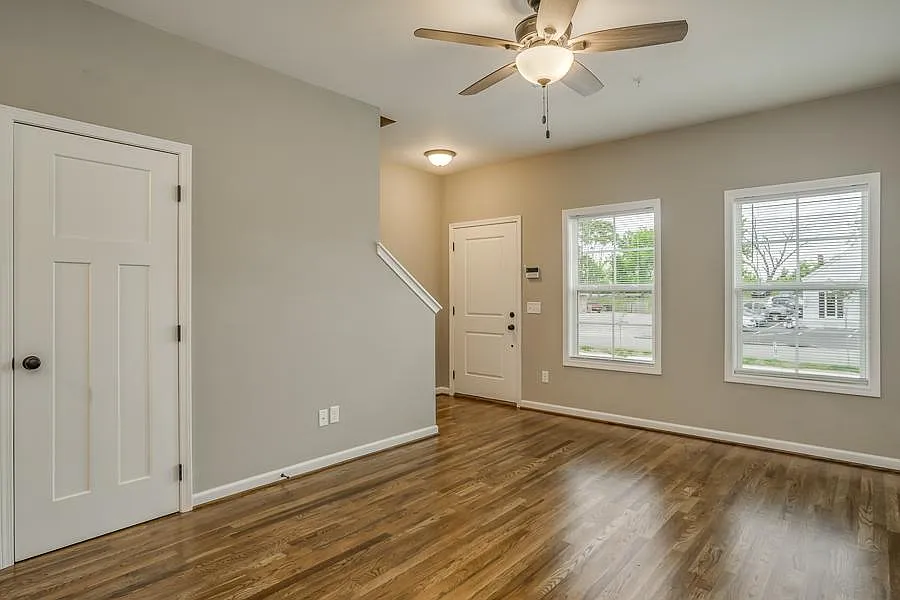 2 bed, 2.5 bath, 1152 sqft, $1,400 — Photo 2