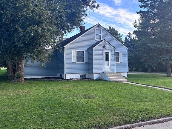 2nd image of 817 9th Ave NE