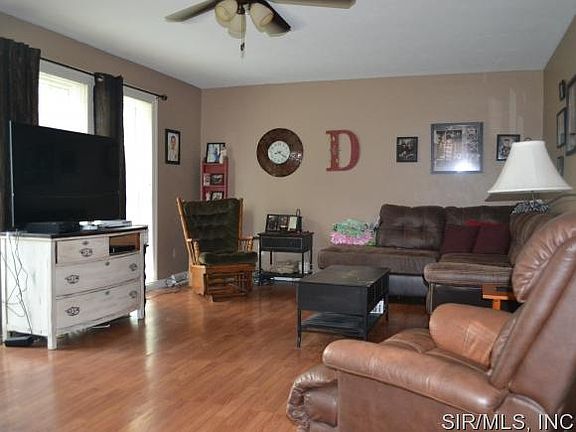 4th image of 9 Bel Air Dr