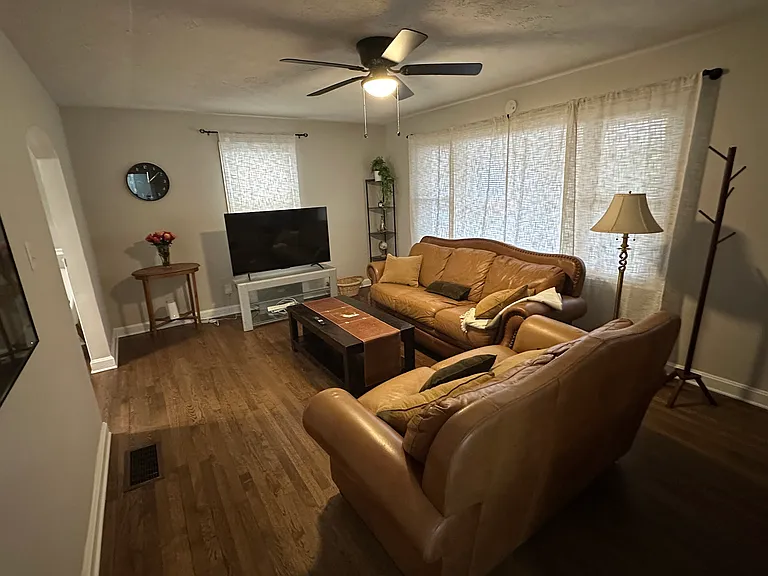 2499 Jewel St — Photo 2