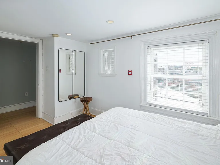 1514 Pine St #4F — Photo 10