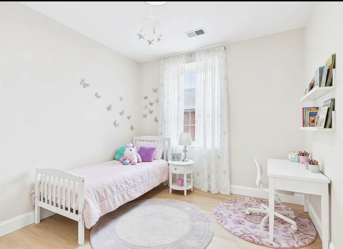 3 bed, 800 sqft, $2,000 — Photo 4
