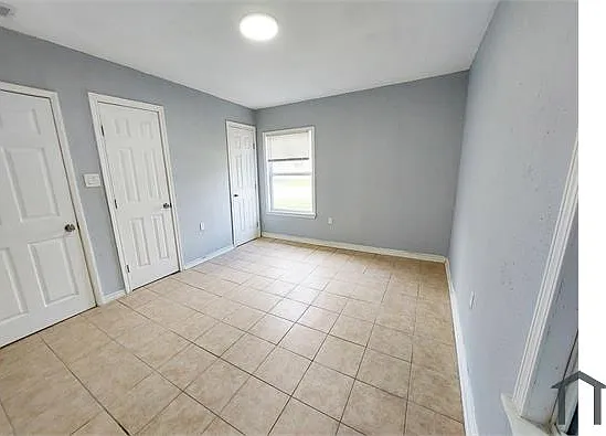 3 bed, 924 sqft, $1,200 — Photo 3