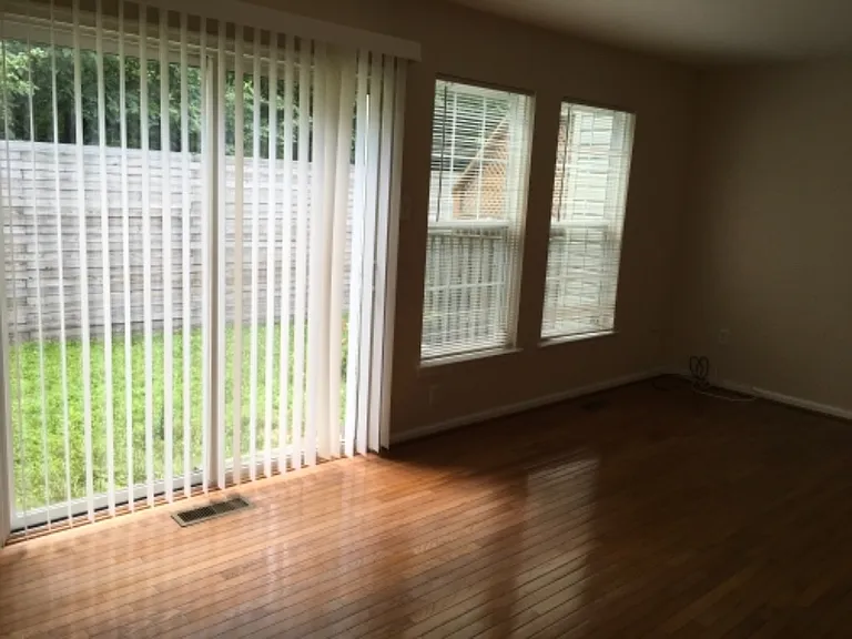 8701 Rochelle Dr — Photo 32