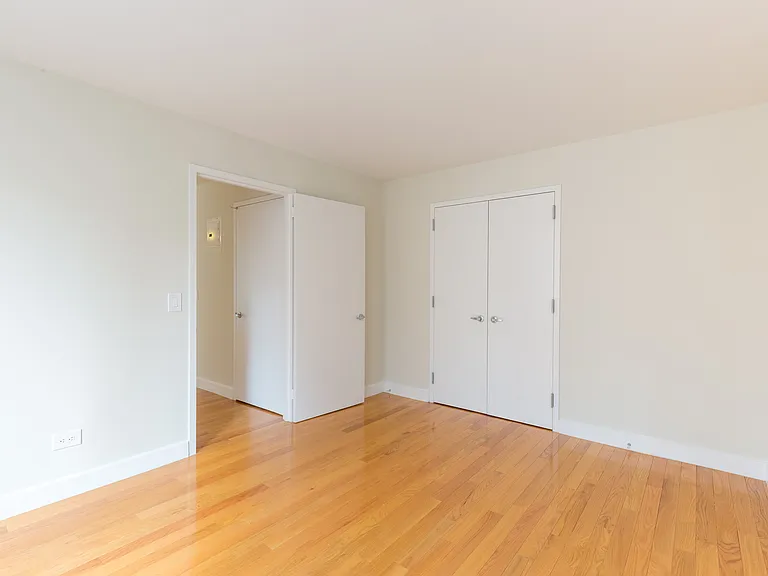 235 W 48th St #16N — Photo 5