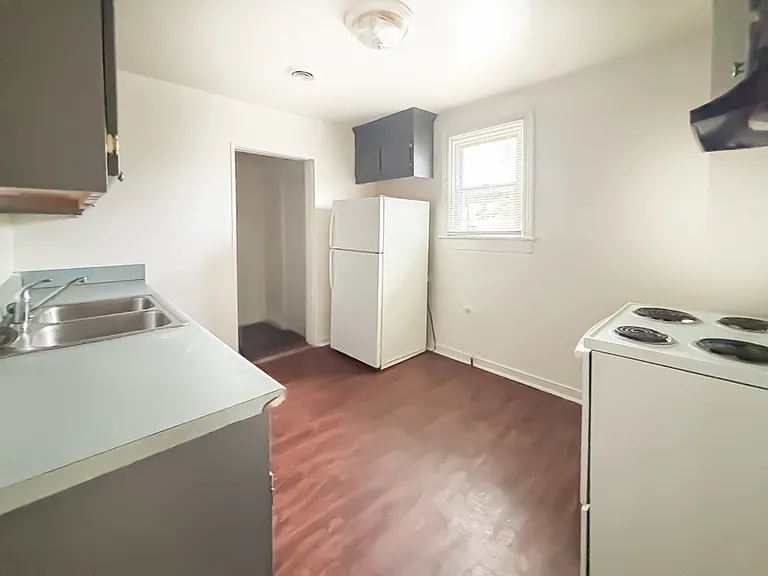 130 Leavenworth St — Photo 3