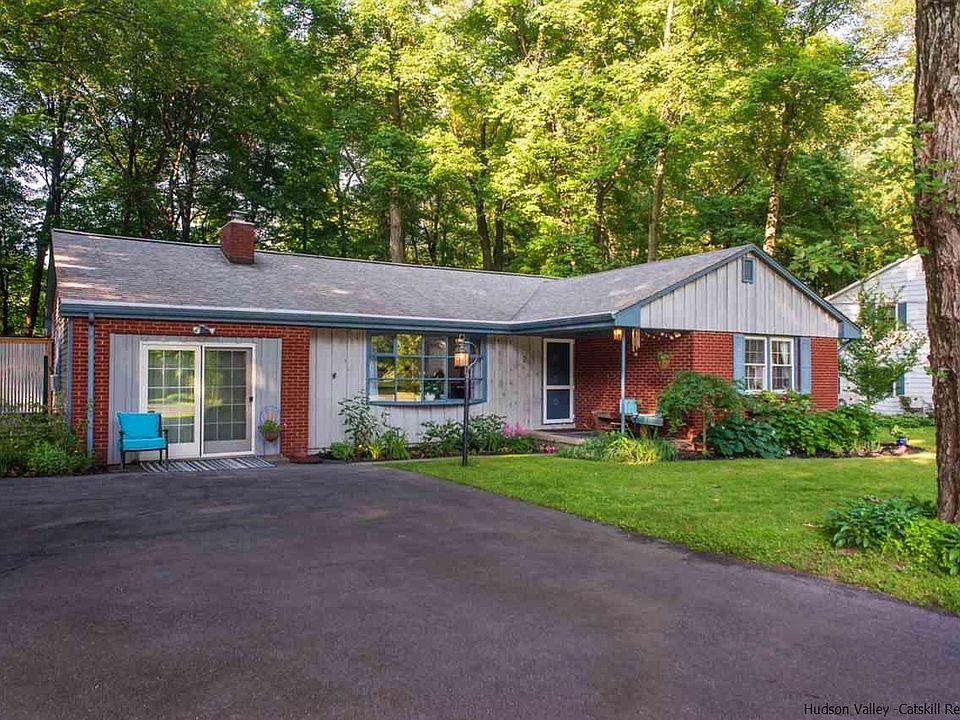 1st image of 2 Woodland Dr