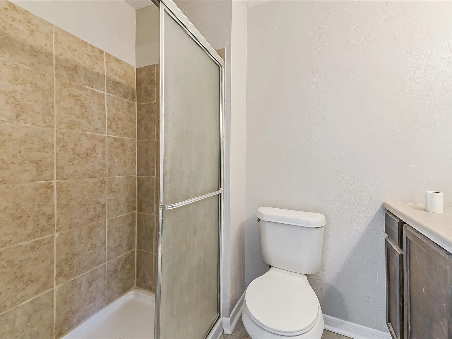 4 bed, 2.0 bath, 2056 sqft, $1,800 — Photo 2