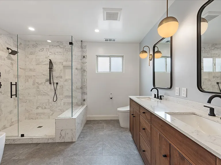 2740 Saint James Rd — Photo 21