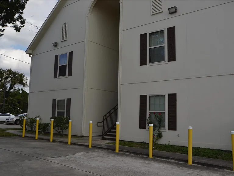 304 Dell Ct #6 — Photo 34